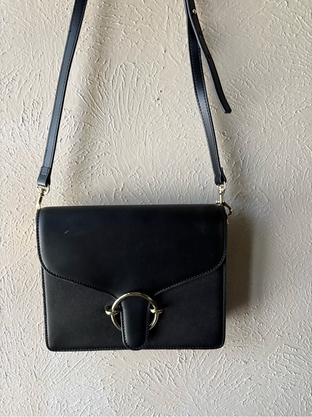 HIELEVEN BRAND Elegant Black Crossbody Bag with silver Ring Closure
